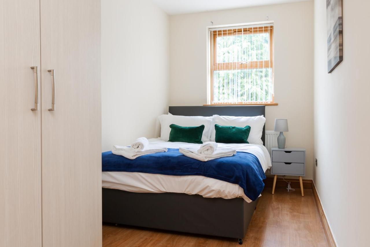 Albert - 5 Bedrooms Sleeps 11 Parking Wi-Fi Contractors Preston  Exterior photo