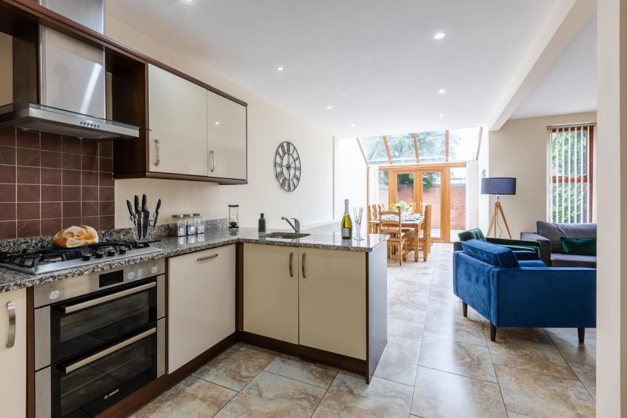 Albert - 5 Bedrooms Sleeps 11 Parking Wi-Fi Contractors Preston  Exterior photo